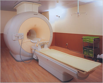 1.5テスラ高精度MRI（オランダ製） ヘルニアを詳細に描出